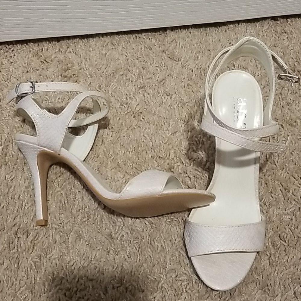 Medium heeled sandals